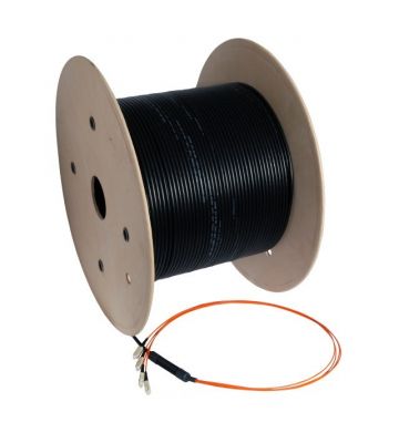Cabo de fibra ótica OM3 personalizado com 12 fibras e conectores incluídos.